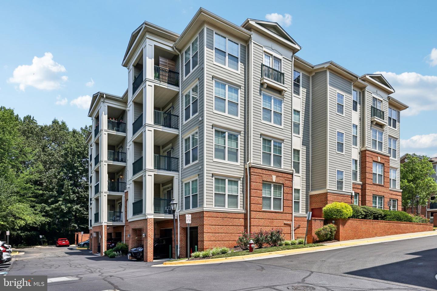2907 SAINTSBURY PLZ #206, FAIRFAX, Virginia 22031, 2 Bedrooms Bedrooms, 5 Rooms Rooms,2 BathroomsBathrooms,Residential,For sale,2907 SAINTSBURY PLZ #206,VAFX2257034 MLS # VAFX2257034