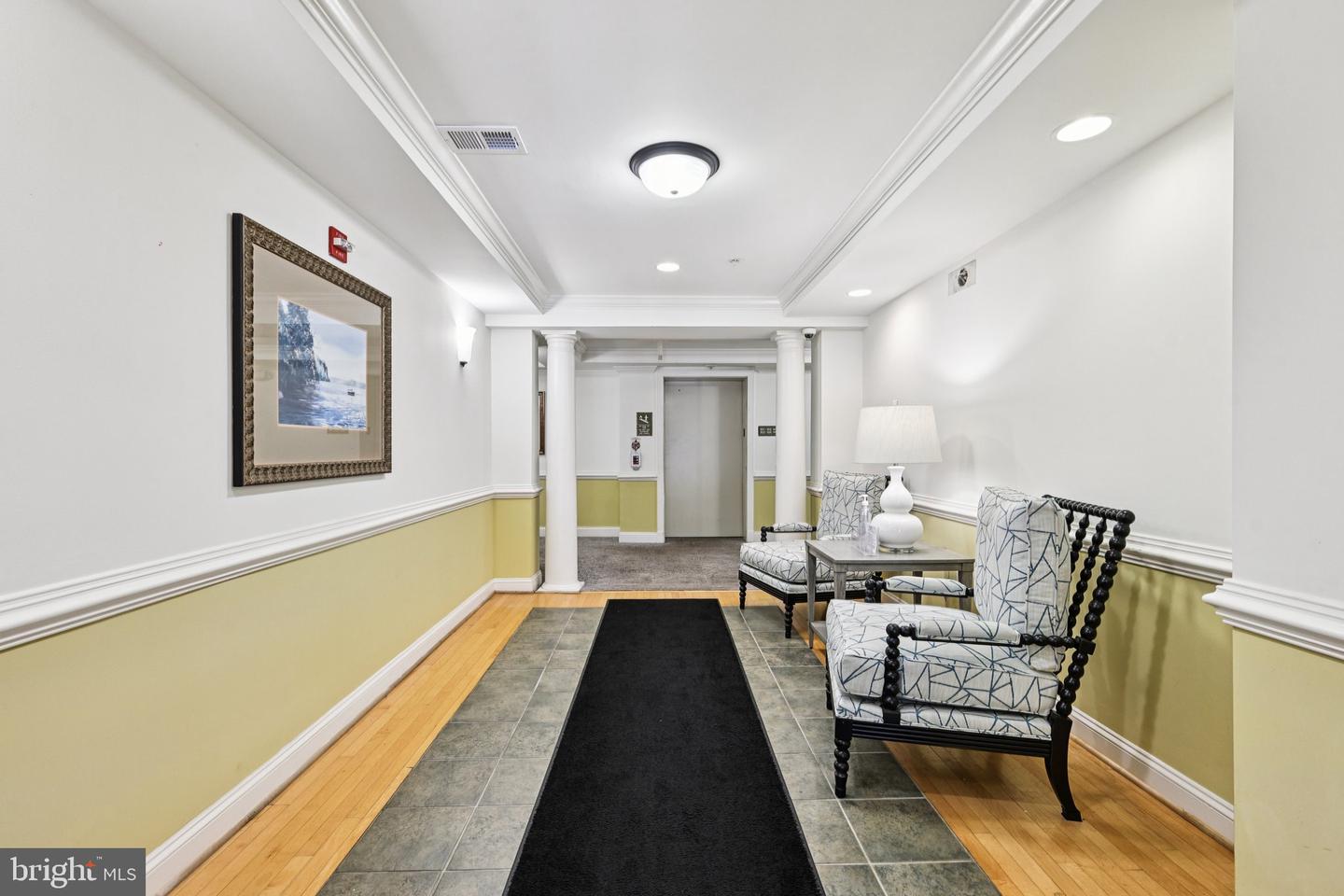 2907 SAINTSBURY PLZ #206, FAIRFAX, Virginia 22031, 2 Bedrooms Bedrooms, 5 Rooms Rooms,2 BathroomsBathrooms,Residential,For sale,2907 SAINTSBURY PLZ #206,VAFX2257034 MLS # VAFX2257034