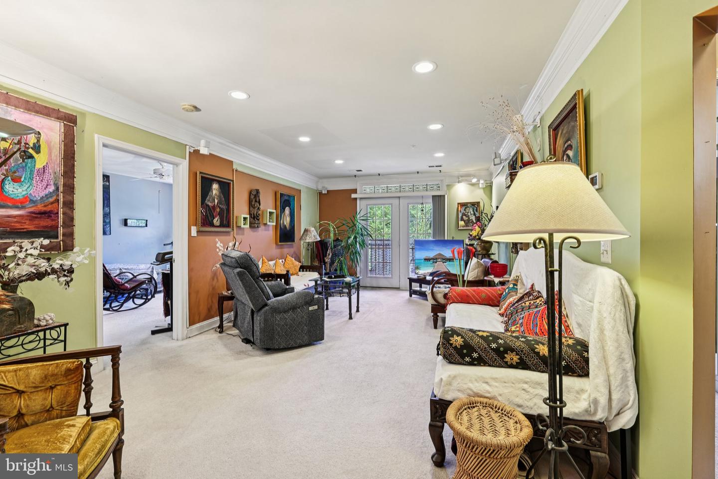 2907 SAINTSBURY PLZ #206, FAIRFAX, Virginia 22031, 2 Bedrooms Bedrooms, 5 Rooms Rooms,2 BathroomsBathrooms,Residential,For sale,2907 SAINTSBURY PLZ #206,VAFX2257034 MLS # VAFX2257034