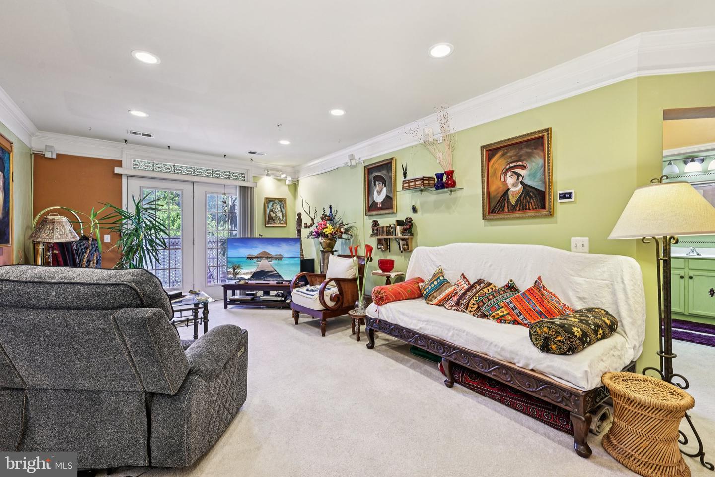 2907 SAINTSBURY PLZ #206, FAIRFAX, Virginia 22031, 2 Bedrooms Bedrooms, 5 Rooms Rooms,2 BathroomsBathrooms,Residential,For sale,2907 SAINTSBURY PLZ #206,VAFX2257034 MLS # VAFX2257034