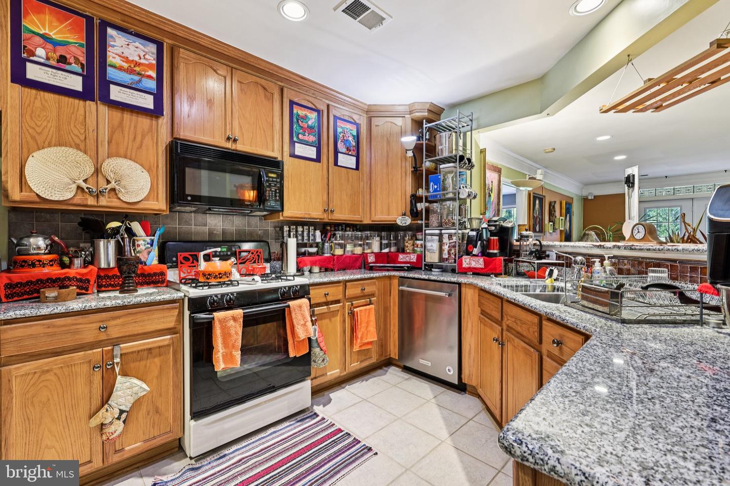 2907 SAINTSBURY PLZ #206, FAIRFAX, Virginia 22031, 2 Bedrooms Bedrooms, 5 Rooms Rooms,2 BathroomsBathrooms,Residential,For sale,2907 SAINTSBURY PLZ #206,VAFX2257034 MLS # VAFX2257034
