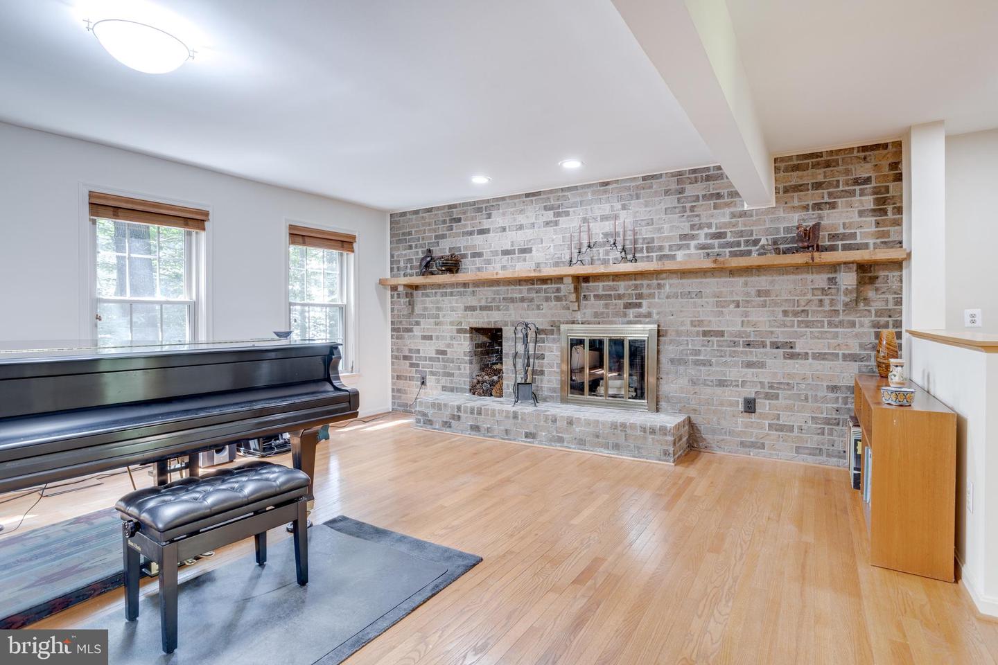 4819 BENTONBROOK DR, FAIRFAX, Virginia 22030, 4 Bedrooms Bedrooms, ,4 BathroomsBathrooms,Residential,For sale,4819 BENTONBROOK DR,VAFX2257104 MLS # VAFX2257104