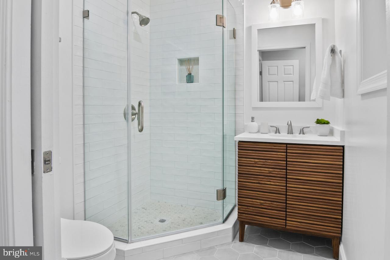 6502 FORT HUNT RD, ALEXANDRIA, Virginia 22307, 3 Bedrooms Bedrooms, 6 Rooms Rooms,3 BathroomsBathrooms,Residential,For sale,6502 FORT HUNT RD,VAFX2257116 MLS # VAFX2257116