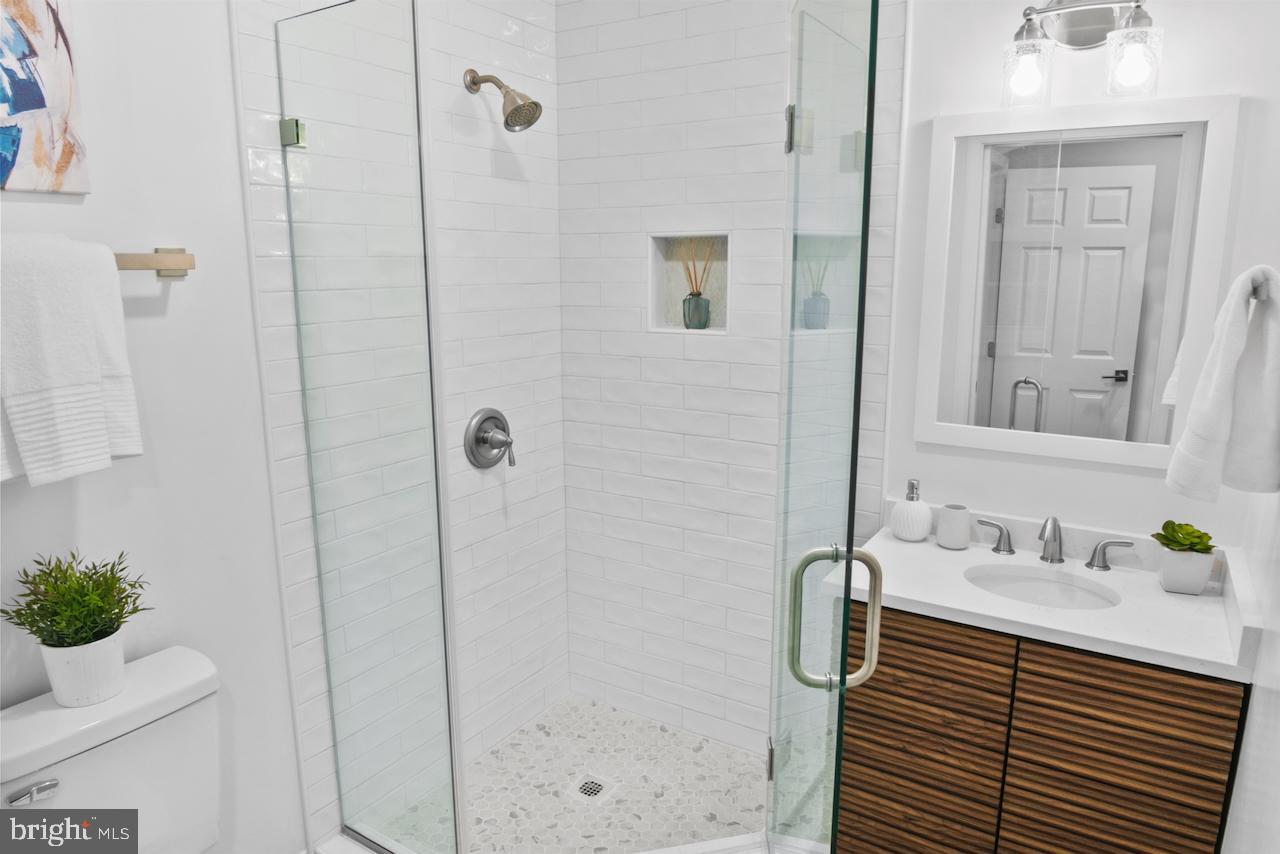 6502 FORT HUNT RD, ALEXANDRIA, Virginia 22307, 3 Bedrooms Bedrooms, 6 Rooms Rooms,3 BathroomsBathrooms,Residential,For sale,6502 FORT HUNT RD,VAFX2257116 MLS # VAFX2257116
