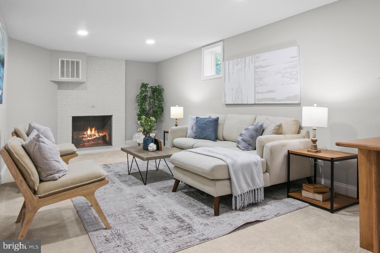 6502 FORT HUNT RD, ALEXANDRIA, Virginia 22307, 3 Bedrooms Bedrooms, 6 Rooms Rooms,3 BathroomsBathrooms,Residential,For sale,6502 FORT HUNT RD,VAFX2257116 MLS # VAFX2257116