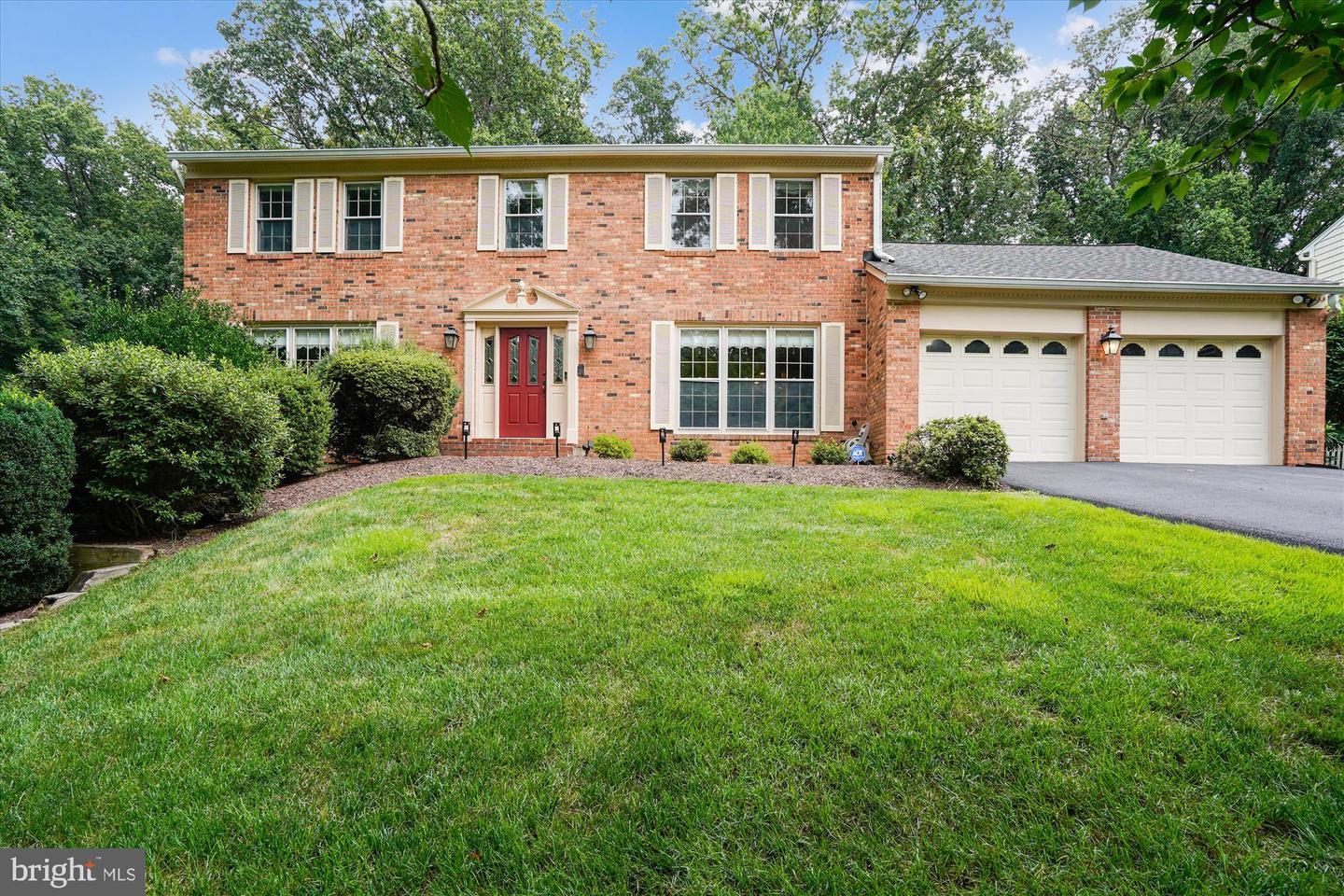 3307 MILLER HEIGHTS RD, OAKTON, Virginia 22124, 4 Bedrooms Bedrooms, ,3 BathroomsBathrooms,Residential,For sale,3307 MILLER HEIGHTS RD,VAFX2257130 MLS # VAFX2257130