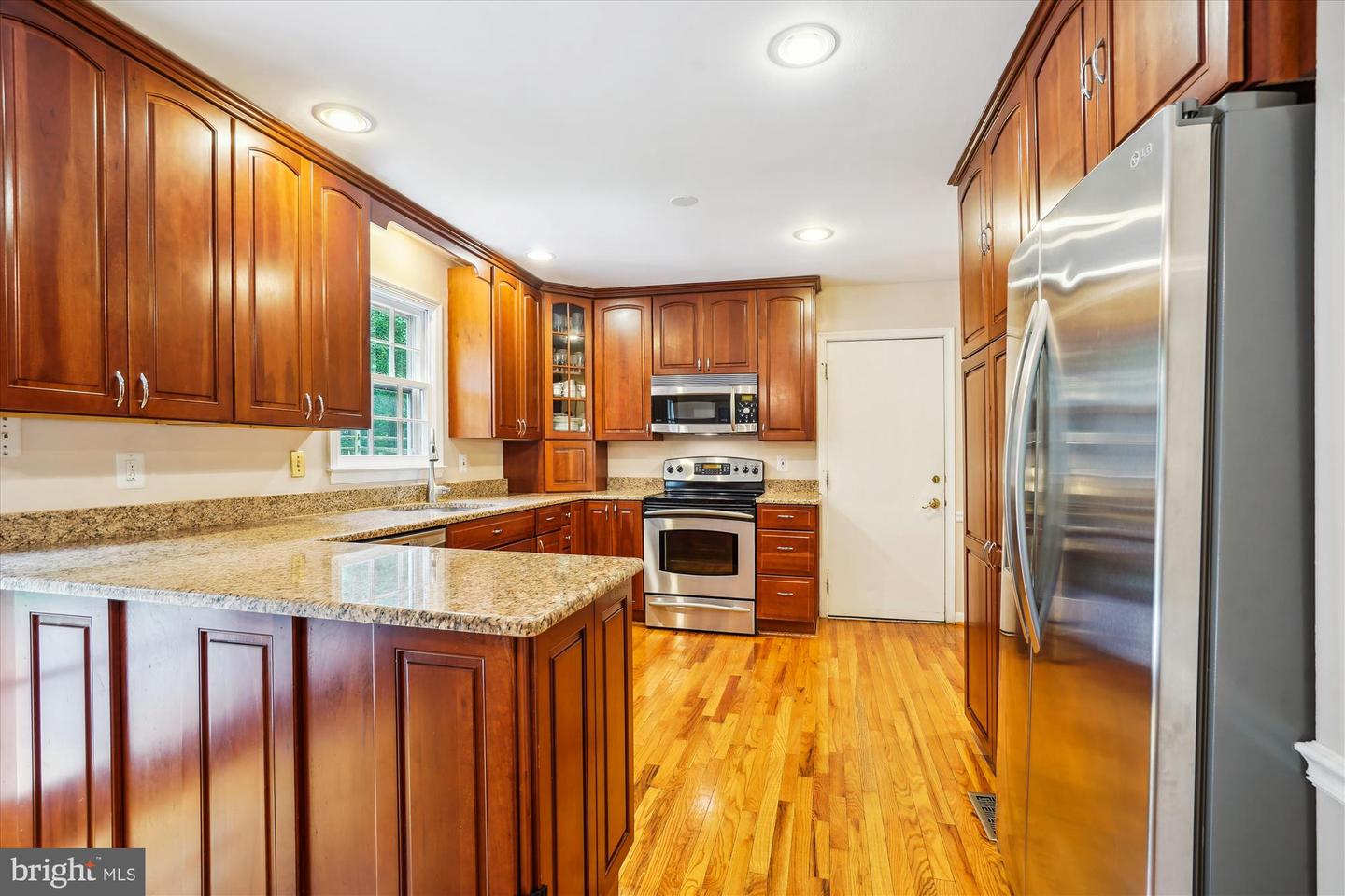 3307 MILLER HEIGHTS RD, OAKTON, Virginia 22124, 4 Bedrooms Bedrooms, ,3 BathroomsBathrooms,Residential,For sale,3307 MILLER HEIGHTS RD,VAFX2257130 MLS # VAFX2257130