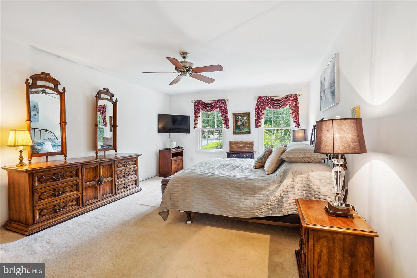 3307 MILLER HEIGHTS RD, OAKTON, Virginia 22124, 4 Bedrooms Bedrooms, ,3 BathroomsBathrooms,Residential,For sale,3307 MILLER HEIGHTS RD,VAFX2257130 MLS # VAFX2257130