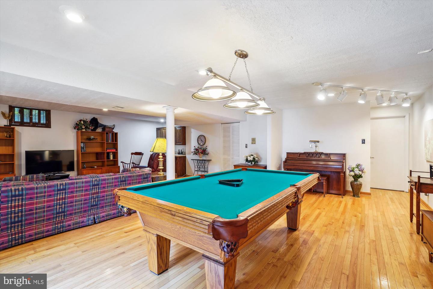 3307 MILLER HEIGHTS RD, OAKTON, Virginia 22124, 4 Bedrooms Bedrooms, ,3 BathroomsBathrooms,Residential,For sale,3307 MILLER HEIGHTS RD,VAFX2257130 MLS # VAFX2257130