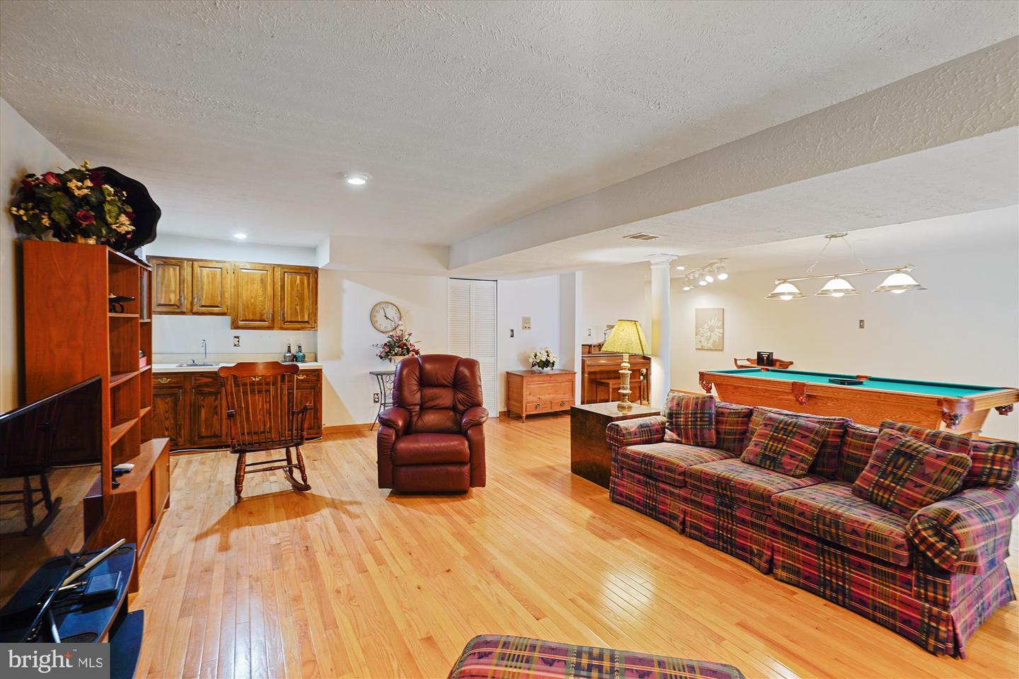 3307 MILLER HEIGHTS RD, OAKTON, Virginia 22124, 4 Bedrooms Bedrooms, ,3 BathroomsBathrooms,Residential,For sale,3307 MILLER HEIGHTS RD,VAFX2257130 MLS # VAFX2257130