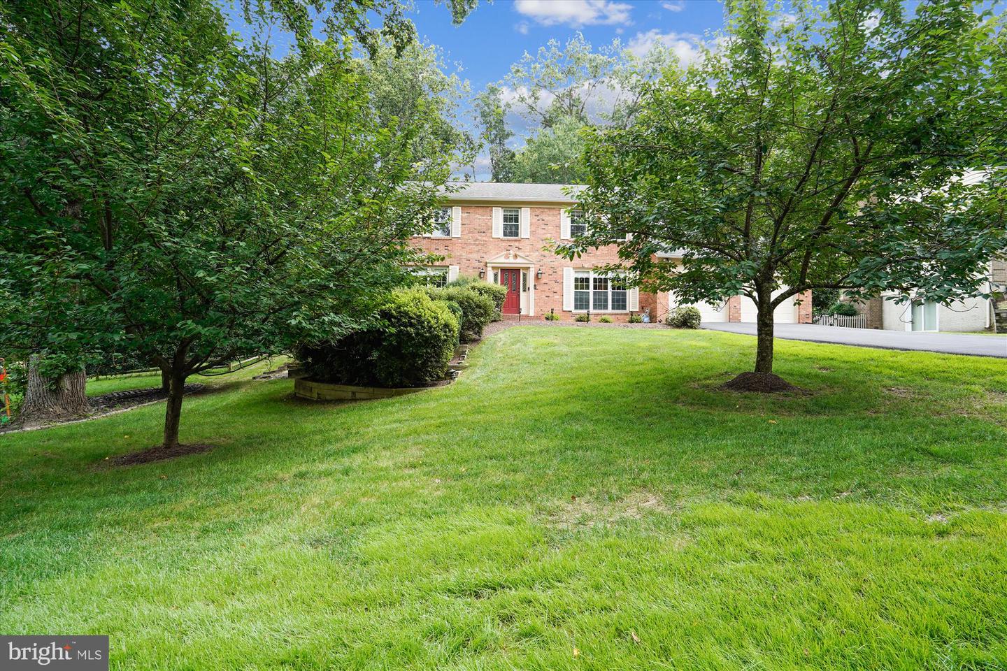 3307 MILLER HEIGHTS RD, OAKTON, Virginia 22124, 4 Bedrooms Bedrooms, ,3 BathroomsBathrooms,Residential,For sale,3307 MILLER HEIGHTS RD,VAFX2257130 MLS # VAFX2257130
