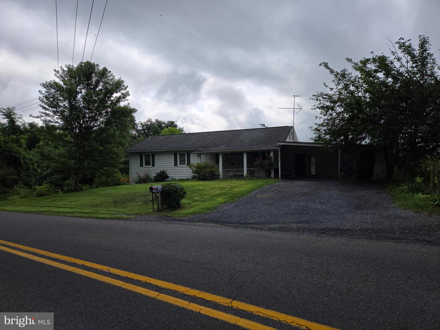 4928 S OX RD, EDINBURG, Virginia 22824, 3 Bedrooms Bedrooms, ,2 BathroomsBathrooms,Residential,For sale,4928 S OX RD,VASH2012072 MLS # VASH2012072