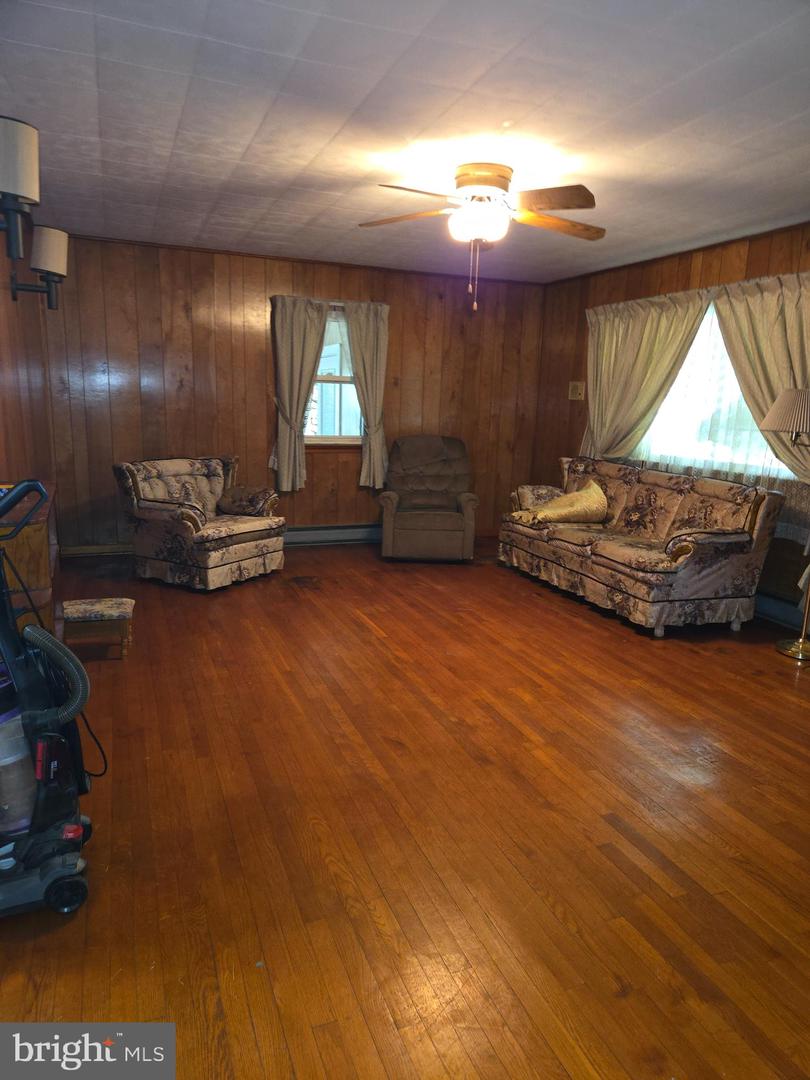 4928 S OX RD, EDINBURG, Virginia 22824, 3 Bedrooms Bedrooms, ,2 BathroomsBathrooms,Residential,For sale,4928 S OX RD,VASH2012072 MLS # VASH2012072