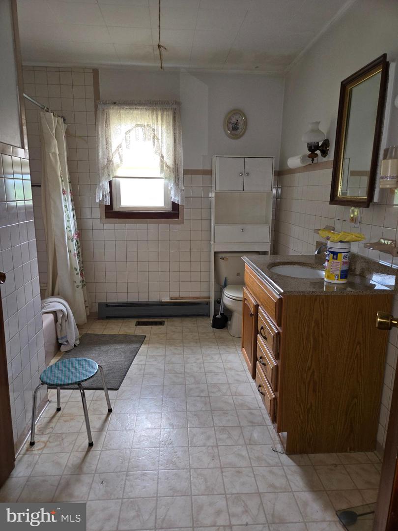 4928 S OX RD, EDINBURG, Virginia 22824, 3 Bedrooms Bedrooms, ,2 BathroomsBathrooms,Residential,For sale,4928 S OX RD,VASH2012072 MLS # VASH2012072