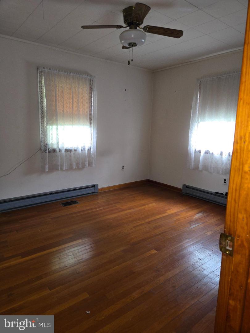 4928 S OX RD, EDINBURG, Virginia 22824, 3 Bedrooms Bedrooms, ,2 BathroomsBathrooms,Residential,For sale,4928 S OX RD,VASH2012072 MLS # VASH2012072