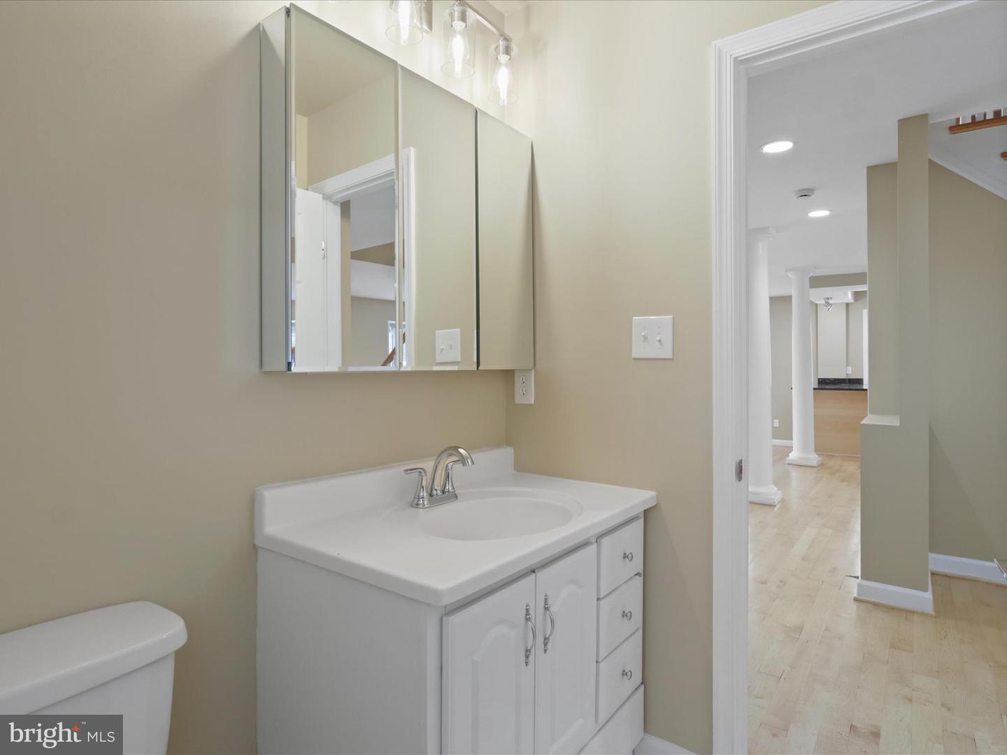 4415 ROBERTS AVE, ANNANDALE, Virginia 22003, 3 Bedrooms Bedrooms, 16 Rooms Rooms,4 BathroomsBathrooms,Residential,For sale,4415 ROBERTS AVE,VAFX2257208 MLS # VAFX2257208