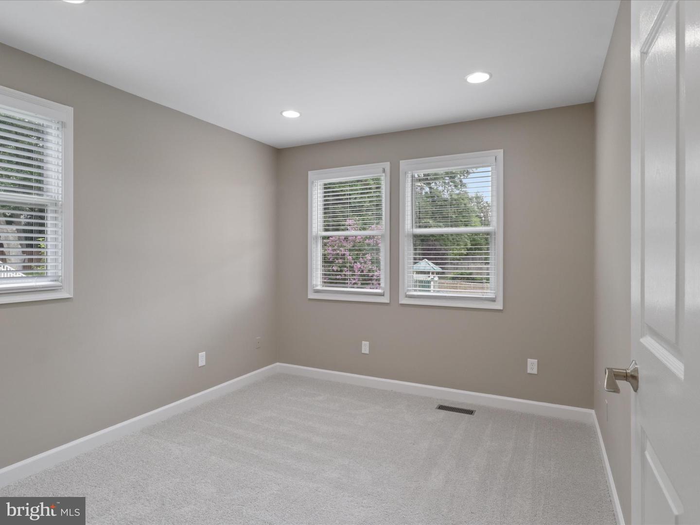 4415 ROBERTS AVE, ANNANDALE, Virginia 22003, 3 Bedrooms Bedrooms, 16 Rooms Rooms,4 BathroomsBathrooms,Residential,For sale,4415 ROBERTS AVE,VAFX2257208 MLS # VAFX2257208