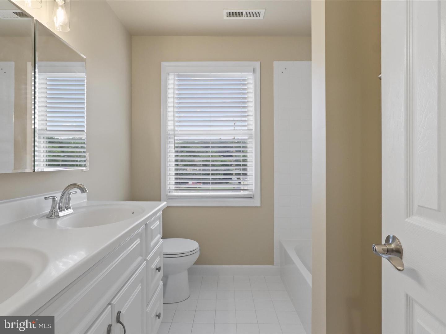 4415 ROBERTS AVE, ANNANDALE, Virginia 22003, 3 Bedrooms Bedrooms, 16 Rooms Rooms,4 BathroomsBathrooms,Residential,For sale,4415 ROBERTS AVE,VAFX2257208 MLS # VAFX2257208