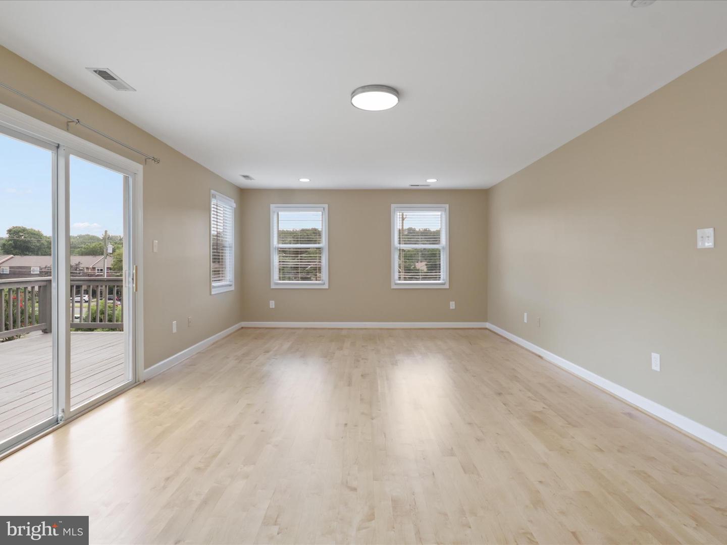 4415 ROBERTS AVE, ANNANDALE, Virginia 22003, 3 Bedrooms Bedrooms, 16 Rooms Rooms,4 BathroomsBathrooms,Residential,For sale,4415 ROBERTS AVE,VAFX2257208 MLS # VAFX2257208