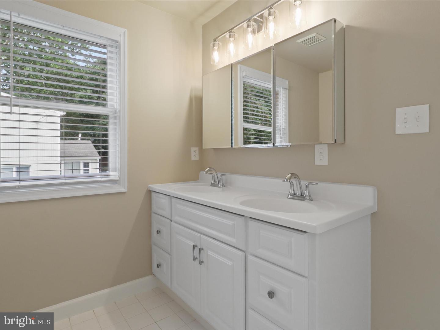 4415 ROBERTS AVE, ANNANDALE, Virginia 22003, 3 Bedrooms Bedrooms, 16 Rooms Rooms,4 BathroomsBathrooms,Residential,For sale,4415 ROBERTS AVE,VAFX2257208 MLS # VAFX2257208