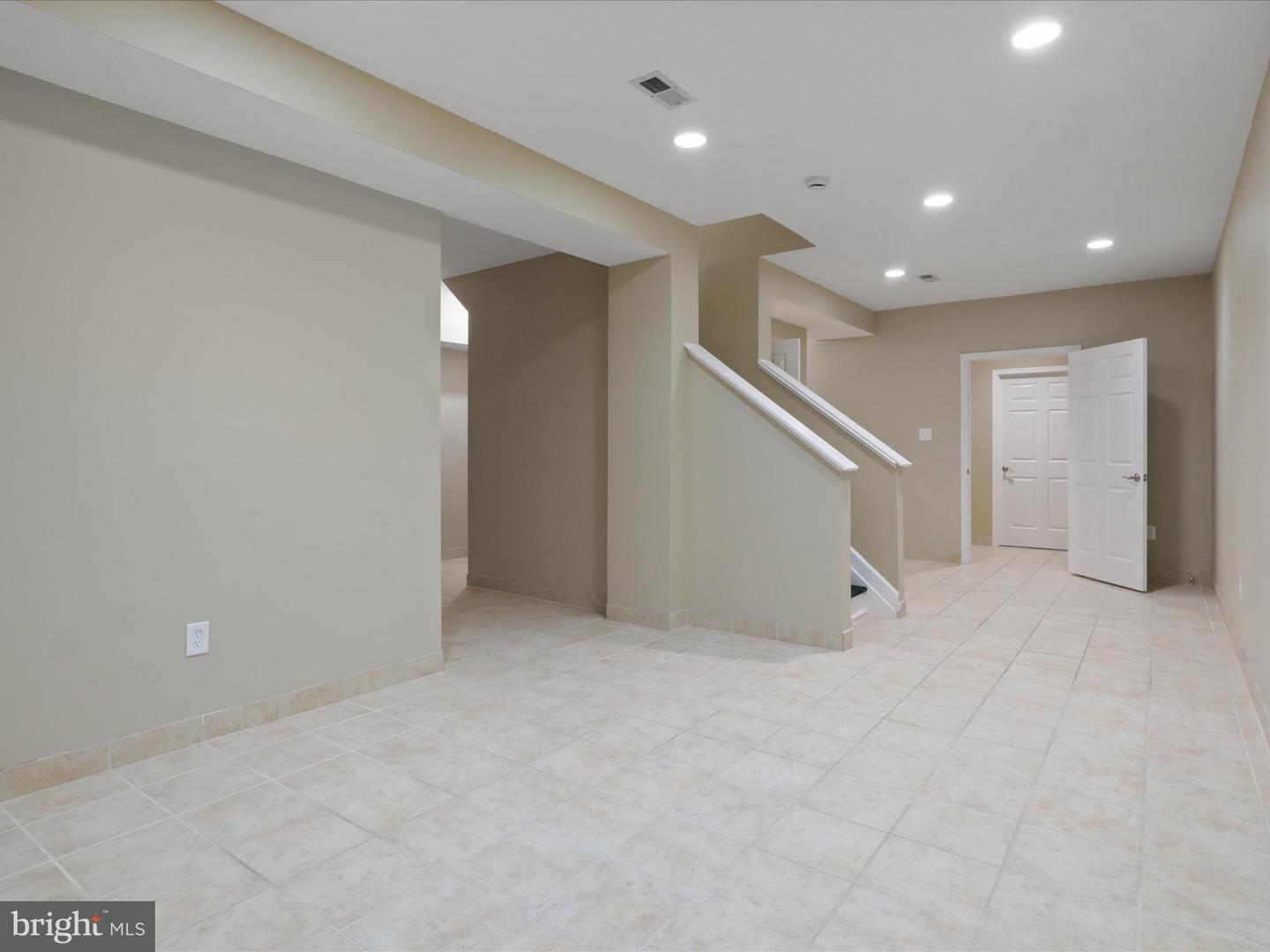 4415 ROBERTS AVE, ANNANDALE, Virginia 22003, 3 Bedrooms Bedrooms, 16 Rooms Rooms,4 BathroomsBathrooms,Residential,For sale,4415 ROBERTS AVE,VAFX2257208 MLS # VAFX2257208