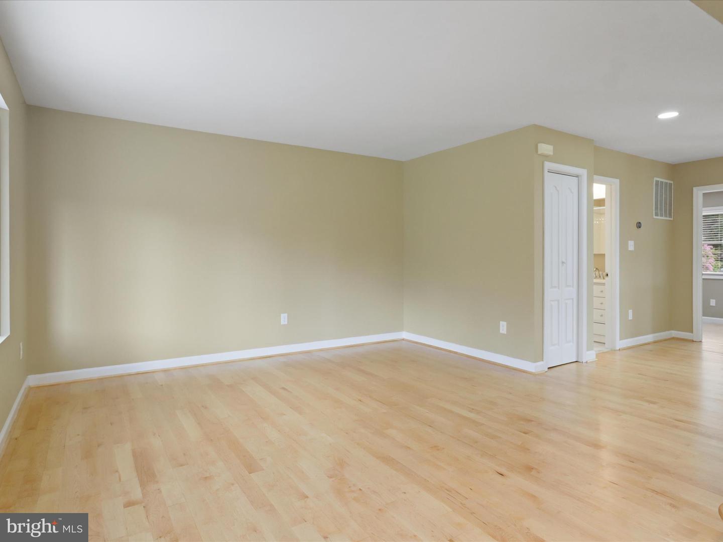 4415 ROBERTS AVE, ANNANDALE, Virginia 22003, 3 Bedrooms Bedrooms, 16 Rooms Rooms,4 BathroomsBathrooms,Residential,For sale,4415 ROBERTS AVE,VAFX2257208 MLS # VAFX2257208