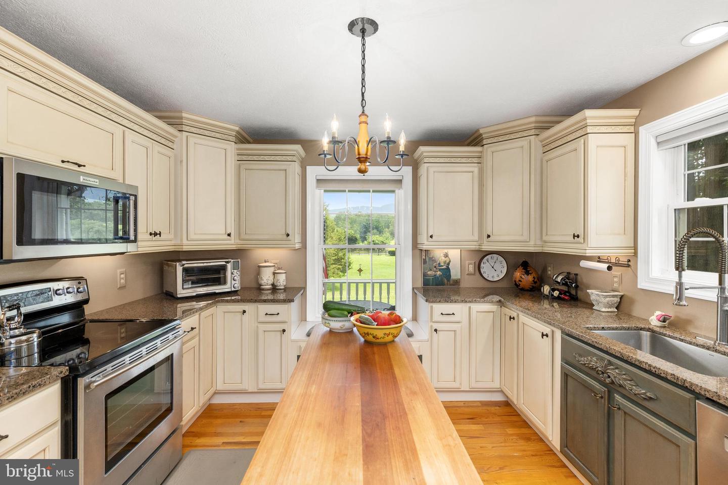 40 MEADOWBROOK CT, BENTONVILLE, Virginia 22610, 3 Bedrooms Bedrooms, ,2 BathroomsBathrooms,Residential,For sale,40 MEADOWBROOK CT,VAWR2011816 MLS # VAWR2011816