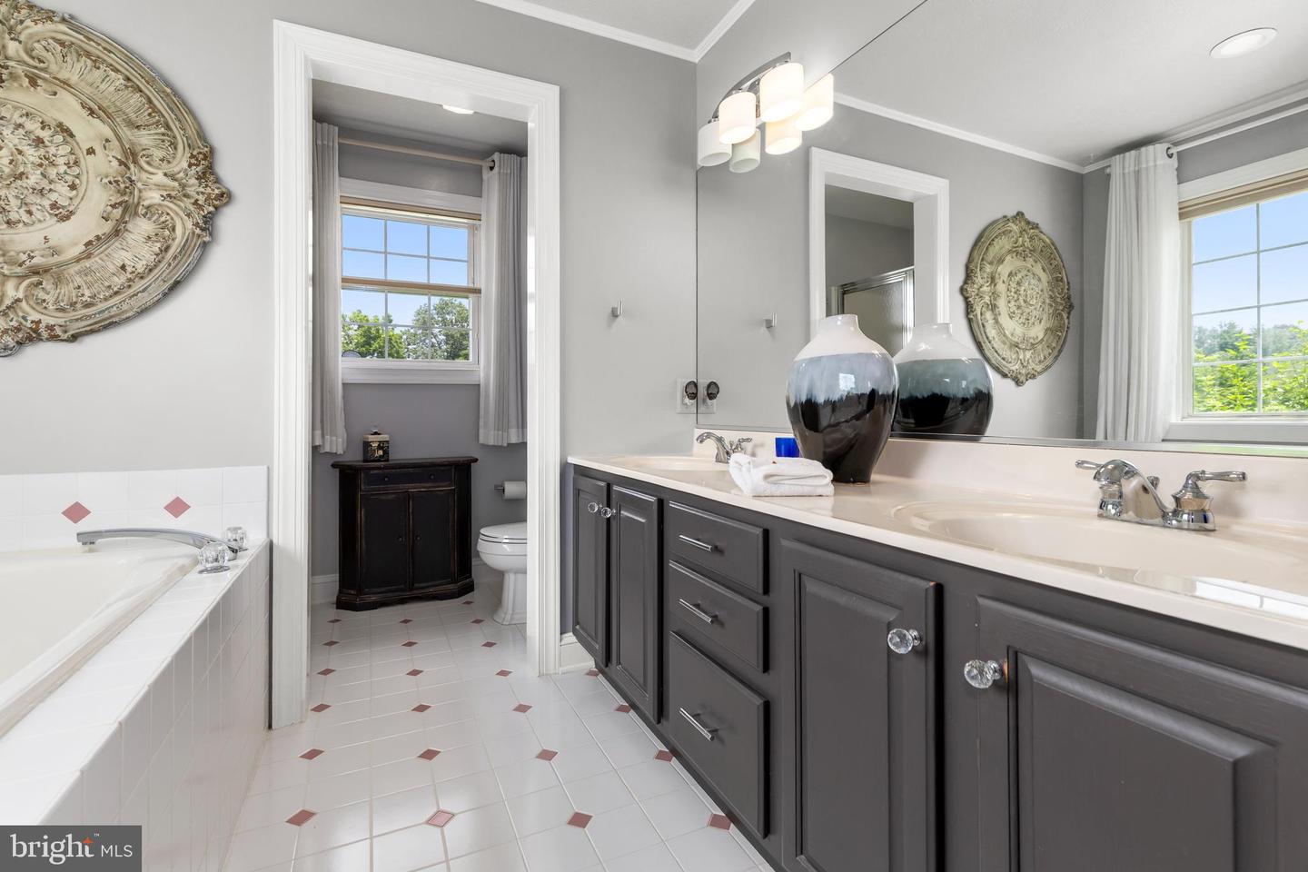 40 MEADOWBROOK CT, BENTONVILLE, Virginia 22610, 3 Bedrooms Bedrooms, ,2 BathroomsBathrooms,Residential,For sale,40 MEADOWBROOK CT,VAWR2011816 MLS # VAWR2011816
