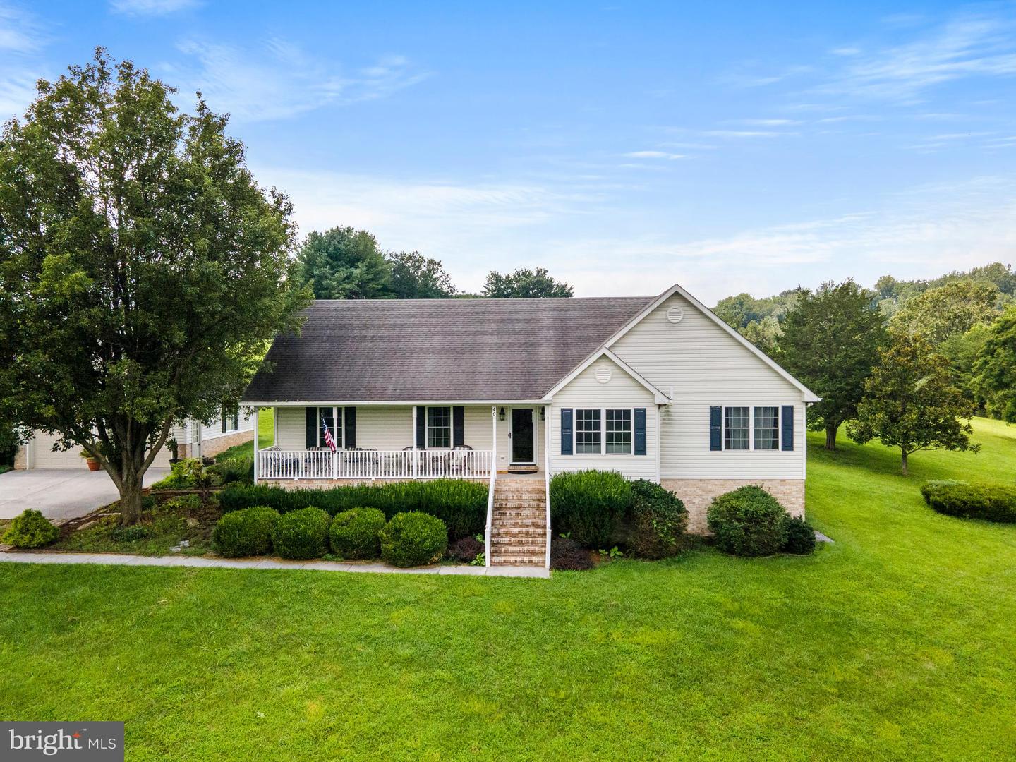 40 MEADOWBROOK CT, BENTONVILLE, Virginia 22610, 3 Bedrooms Bedrooms, ,2 BathroomsBathrooms,Residential,For sale,40 MEADOWBROOK CT,VAWR2011816 MLS # VAWR2011816
