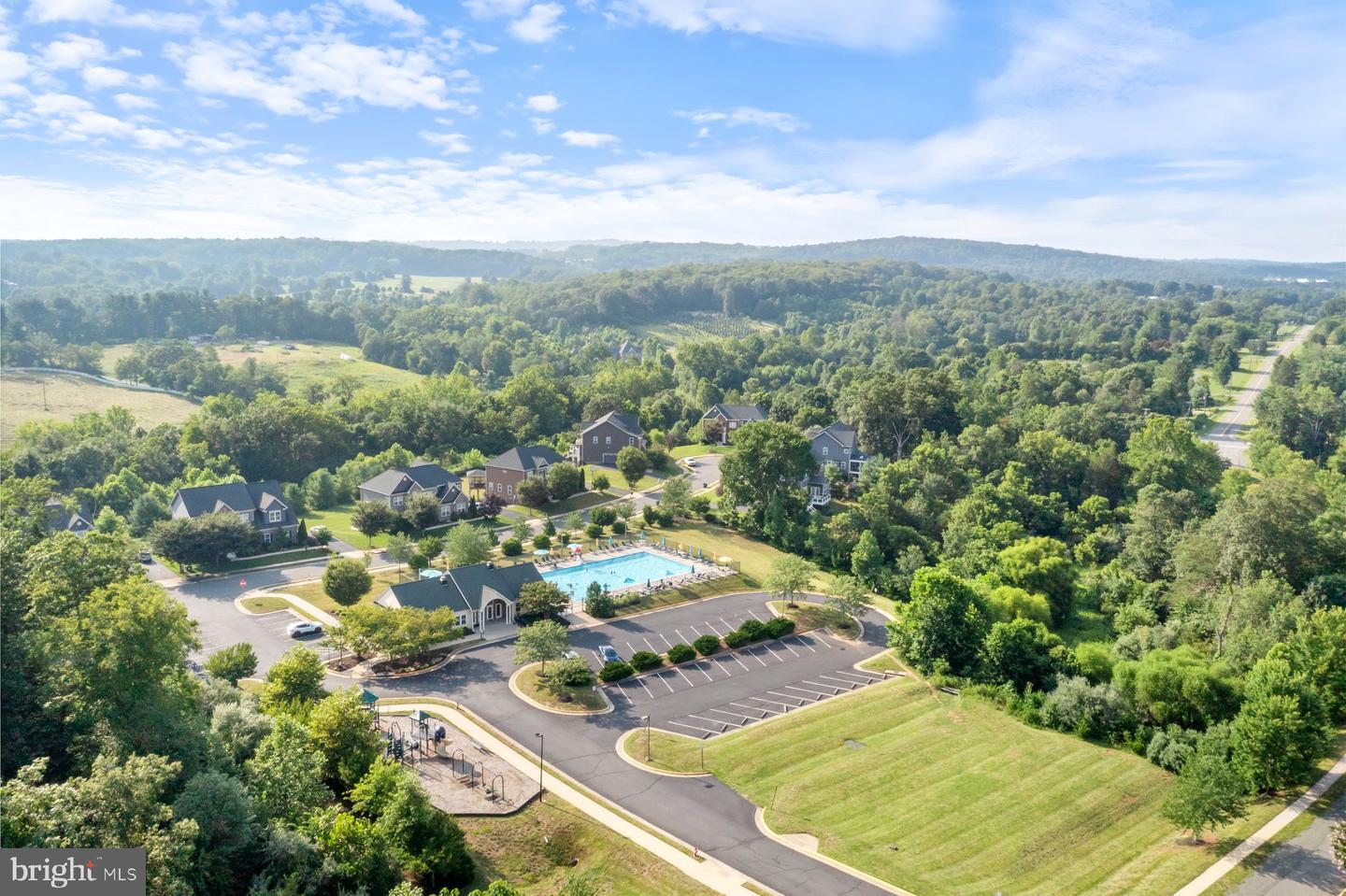 21030 COURTLAND VILLAGE DR, LEESBURG, Virginia 20175, 4 Bedrooms Bedrooms, ,3 BathroomsBathrooms,Residential,For sale,21030 COURTLAND VILLAGE DR,VALO2103084 MLS # VALO2103084