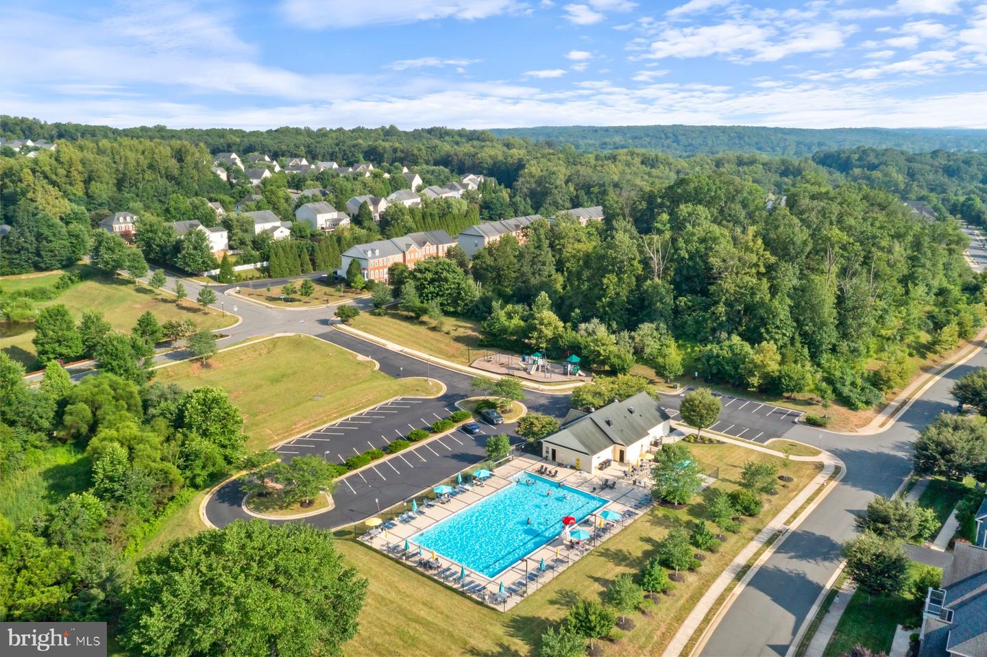 21030 COURTLAND VILLAGE DR, LEESBURG, Virginia 20175, 4 Bedrooms Bedrooms, ,3 BathroomsBathrooms,Residential,For sale,21030 COURTLAND VILLAGE DR,VALO2103084 MLS # VALO2103084