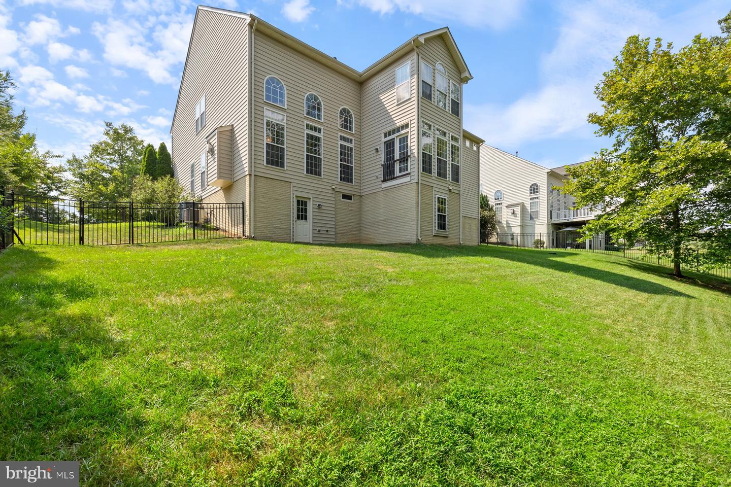 21030 COURTLAND VILLAGE DR, LEESBURG, Virginia 20175, 4 Bedrooms Bedrooms, ,3 BathroomsBathrooms,Residential,For sale,21030 COURTLAND VILLAGE DR,VALO2103084 MLS # VALO2103084