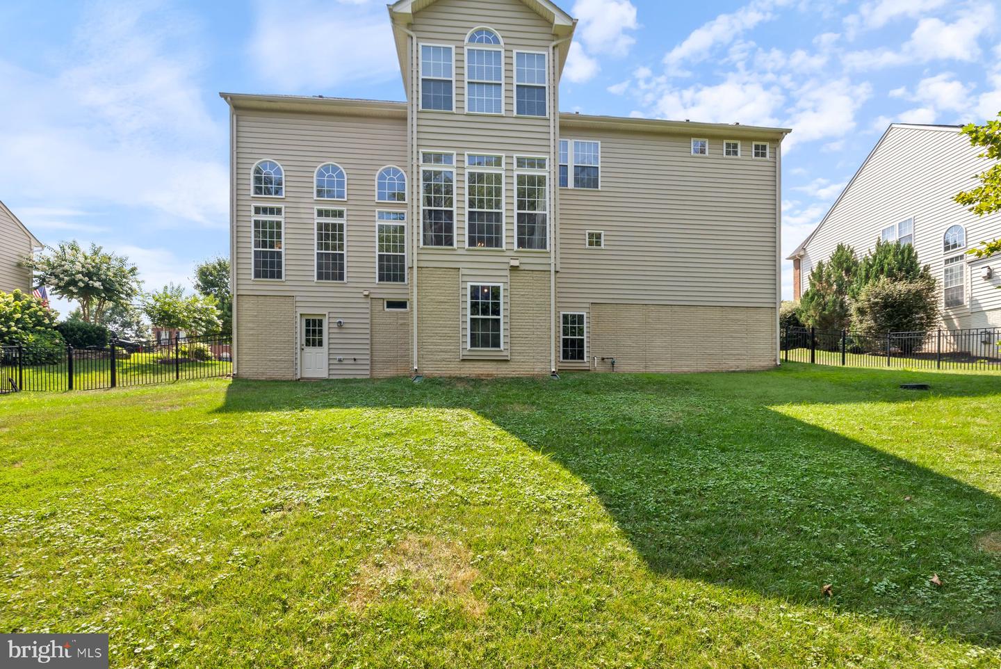 21030 COURTLAND VILLAGE DR, LEESBURG, Virginia 20175, 4 Bedrooms Bedrooms, ,3 BathroomsBathrooms,Residential,For sale,21030 COURTLAND VILLAGE DR,VALO2103084 MLS # VALO2103084