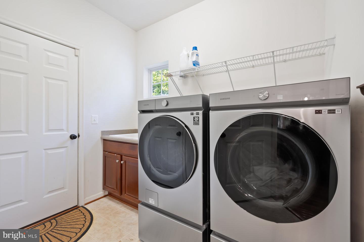 21030 COURTLAND VILLAGE DR, LEESBURG, Virginia 20175, 4 Bedrooms Bedrooms, ,3 BathroomsBathrooms,Residential,For sale,21030 COURTLAND VILLAGE DR,VALO2103084 MLS # VALO2103084