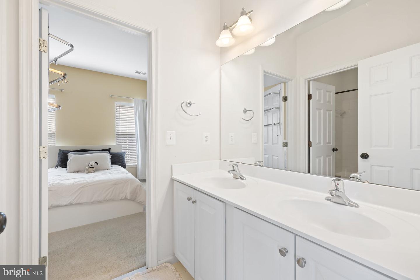 21030 COURTLAND VILLAGE DR, LEESBURG, Virginia 20175, 4 Bedrooms Bedrooms, ,3 BathroomsBathrooms,Residential,For sale,21030 COURTLAND VILLAGE DR,VALO2103084 MLS # VALO2103084