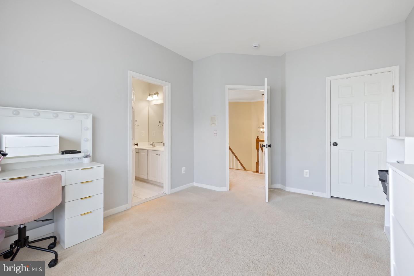 21030 COURTLAND VILLAGE DR, LEESBURG, Virginia 20175, 4 Bedrooms Bedrooms, ,3 BathroomsBathrooms,Residential,For sale,21030 COURTLAND VILLAGE DR,VALO2103084 MLS # VALO2103084