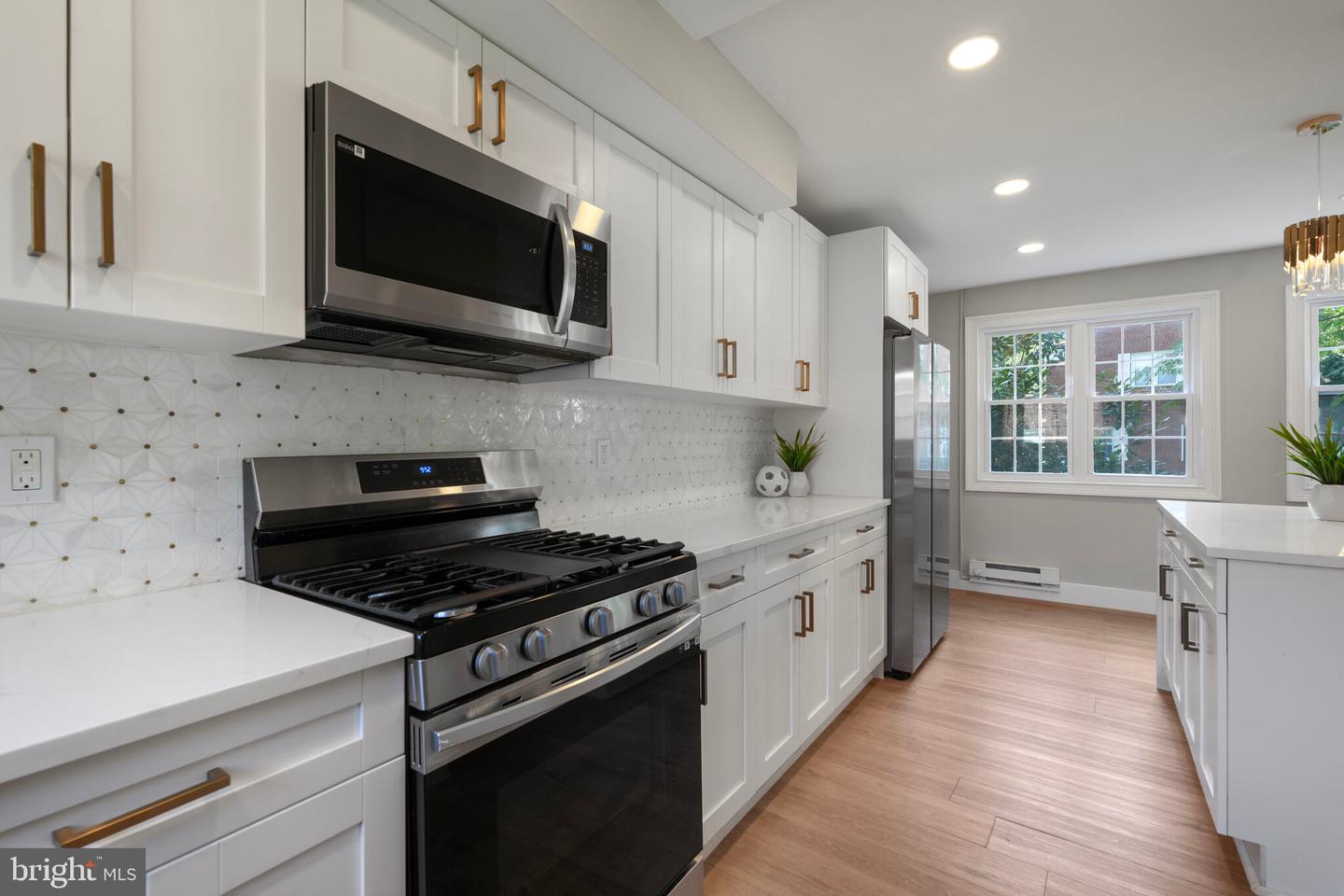 3528 VALLEY DR, ALEXANDRIA, Virginia 22302, 2 Bedrooms Bedrooms, ,1 BathroomBathrooms,Residential,For sale,3528 VALLEY DR,VAAX2047818 MLS # VAAX2047818