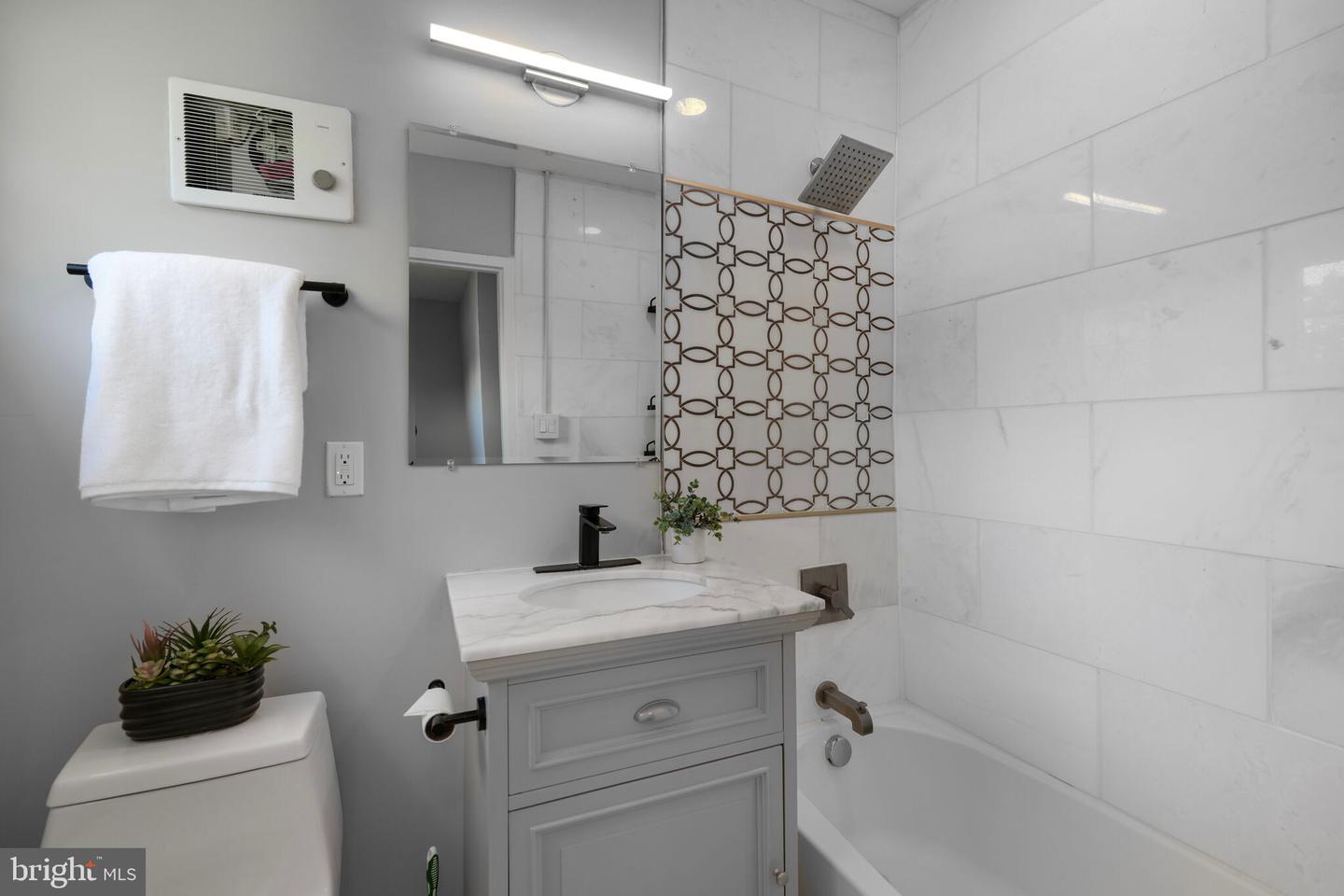 3528 VALLEY DR, ALEXANDRIA, Virginia 22302, 2 Bedrooms Bedrooms, ,1 BathroomBathrooms,Residential,For sale,3528 VALLEY DR,VAAX2047818 MLS # VAAX2047818