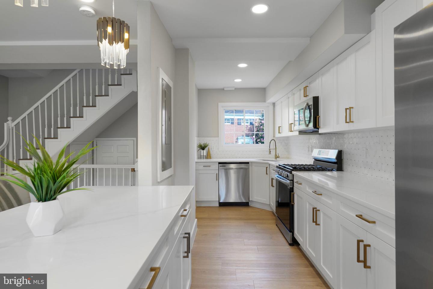 3528 VALLEY DR, ALEXANDRIA, Virginia 22302, 2 Bedrooms Bedrooms, ,1 BathroomBathrooms,Residential,For sale,3528 VALLEY DR,VAAX2047818 MLS # VAAX2047818