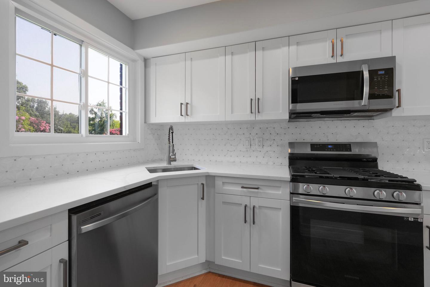 3528 VALLEY DR, ALEXANDRIA, Virginia 22302, 2 Bedrooms Bedrooms, ,1 BathroomBathrooms,Residential,For sale,3528 VALLEY DR,VAAX2047818 MLS # VAAX2047818