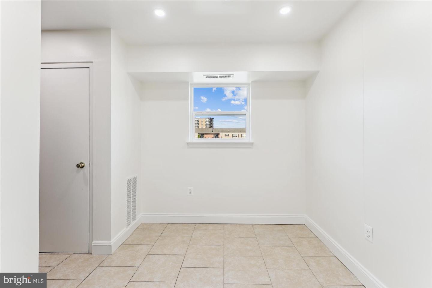 434 N ARMISTEAD ST #304, ALEXANDRIA, Virginia 22312, 1 Bedroom Bedrooms, ,1 BathroomBathrooms,Residential,For sale,434 N ARMISTEAD ST #304,VAAX2047824 MLS # VAAX2047824