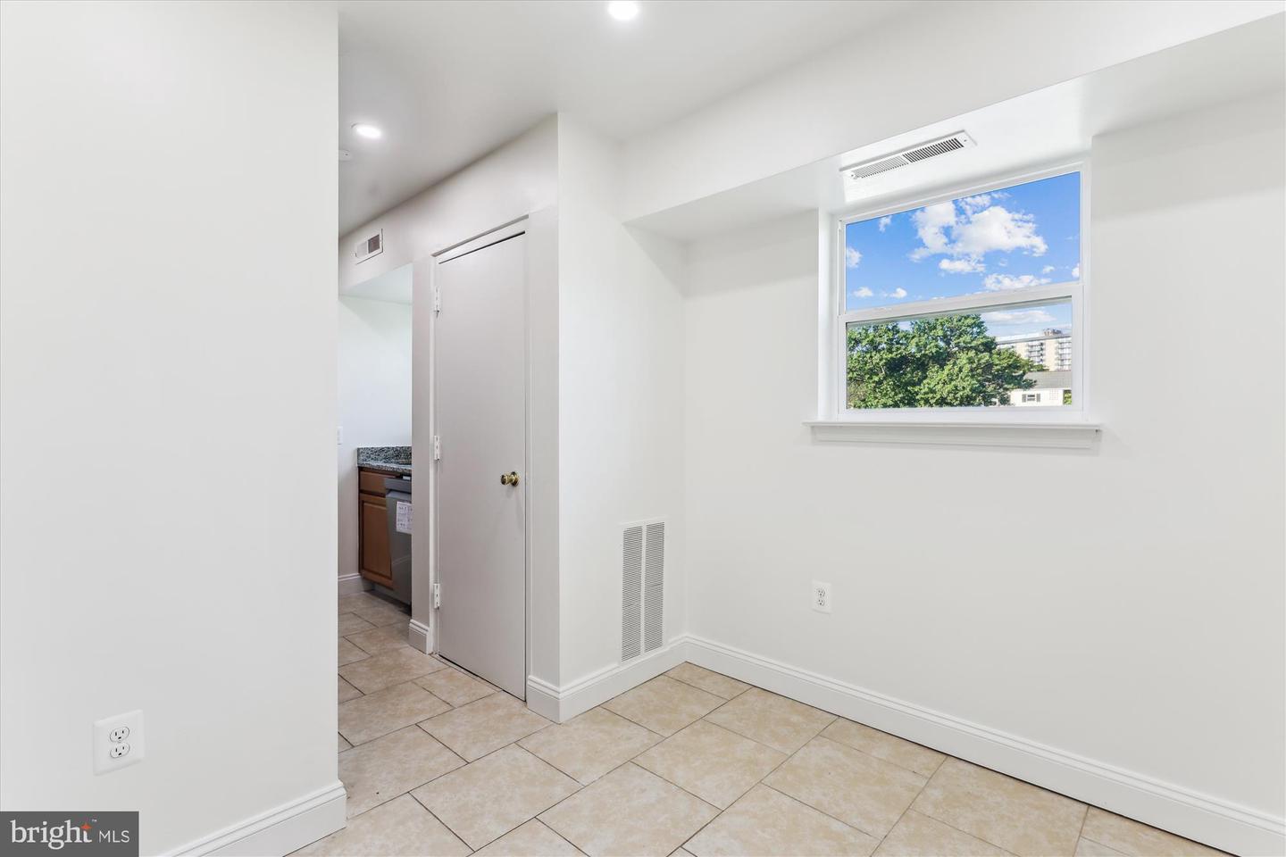 434 N ARMISTEAD ST #304, ALEXANDRIA, Virginia 22312, 1 Bedroom Bedrooms, ,1 BathroomBathrooms,Residential,For sale,434 N ARMISTEAD ST #304,VAAX2047824 MLS # VAAX2047824