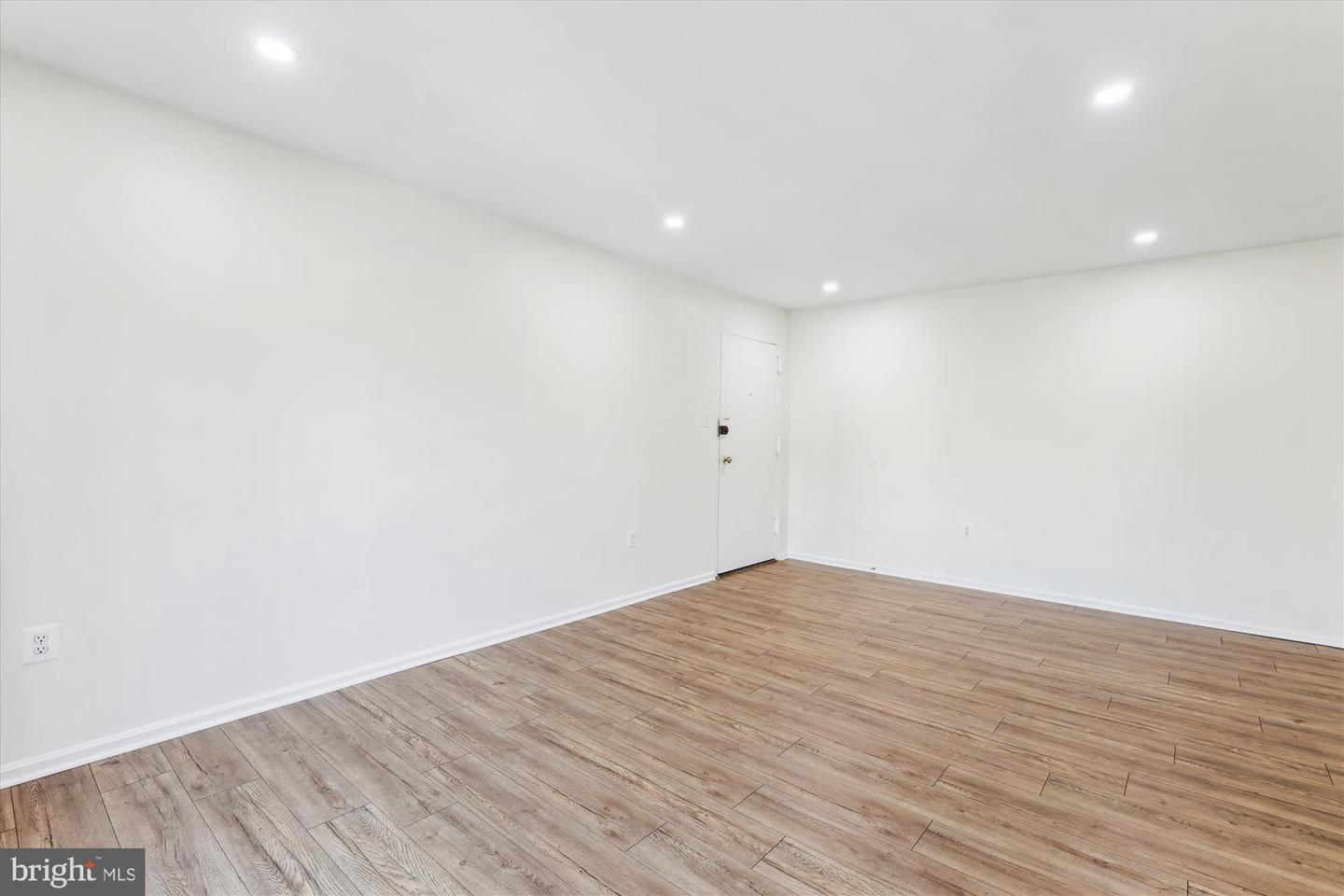434 N ARMISTEAD ST #304, ALEXANDRIA, Virginia 22312, 1 Bedroom Bedrooms, ,1 BathroomBathrooms,Residential,For sale,434 N ARMISTEAD ST #304,VAAX2047824 MLS # VAAX2047824