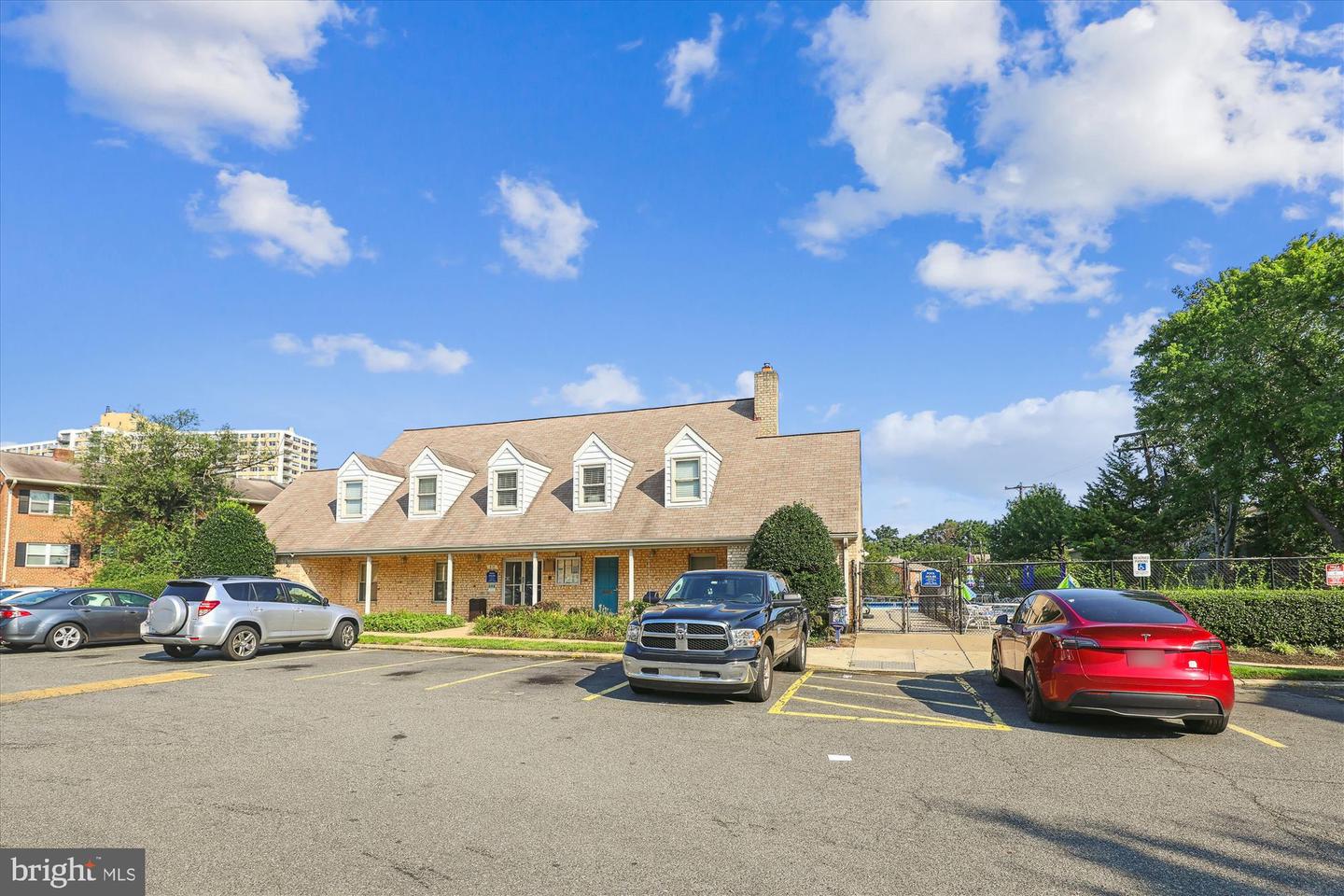 434 N ARMISTEAD ST #304, ALEXANDRIA, Virginia 22312, 1 Bedroom Bedrooms, ,1 BathroomBathrooms,Residential,For sale,434 N ARMISTEAD ST #304,VAAX2047824 MLS # VAAX2047824