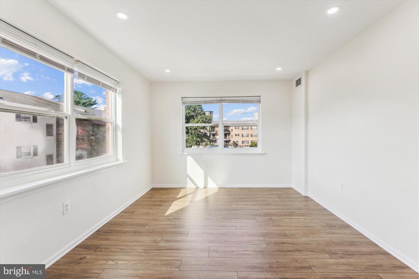 434 N ARMISTEAD ST #304, ALEXANDRIA, Virginia 22312, 1 Bedroom Bedrooms, ,1 BathroomBathrooms,Residential,For sale,434 N ARMISTEAD ST #304,VAAX2047824 MLS # VAAX2047824