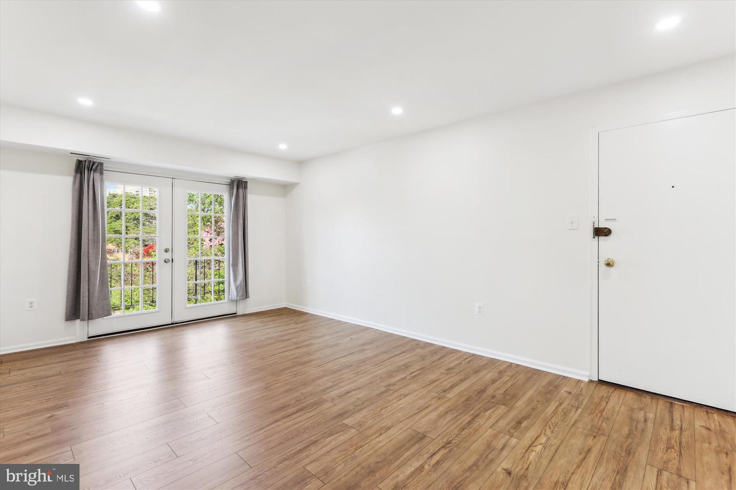 434 N ARMISTEAD ST #304, ALEXANDRIA, Virginia 22312, 1 Bedroom Bedrooms, ,1 BathroomBathrooms,Residential,For sale,434 N ARMISTEAD ST #304,VAAX2047824 MLS # VAAX2047824