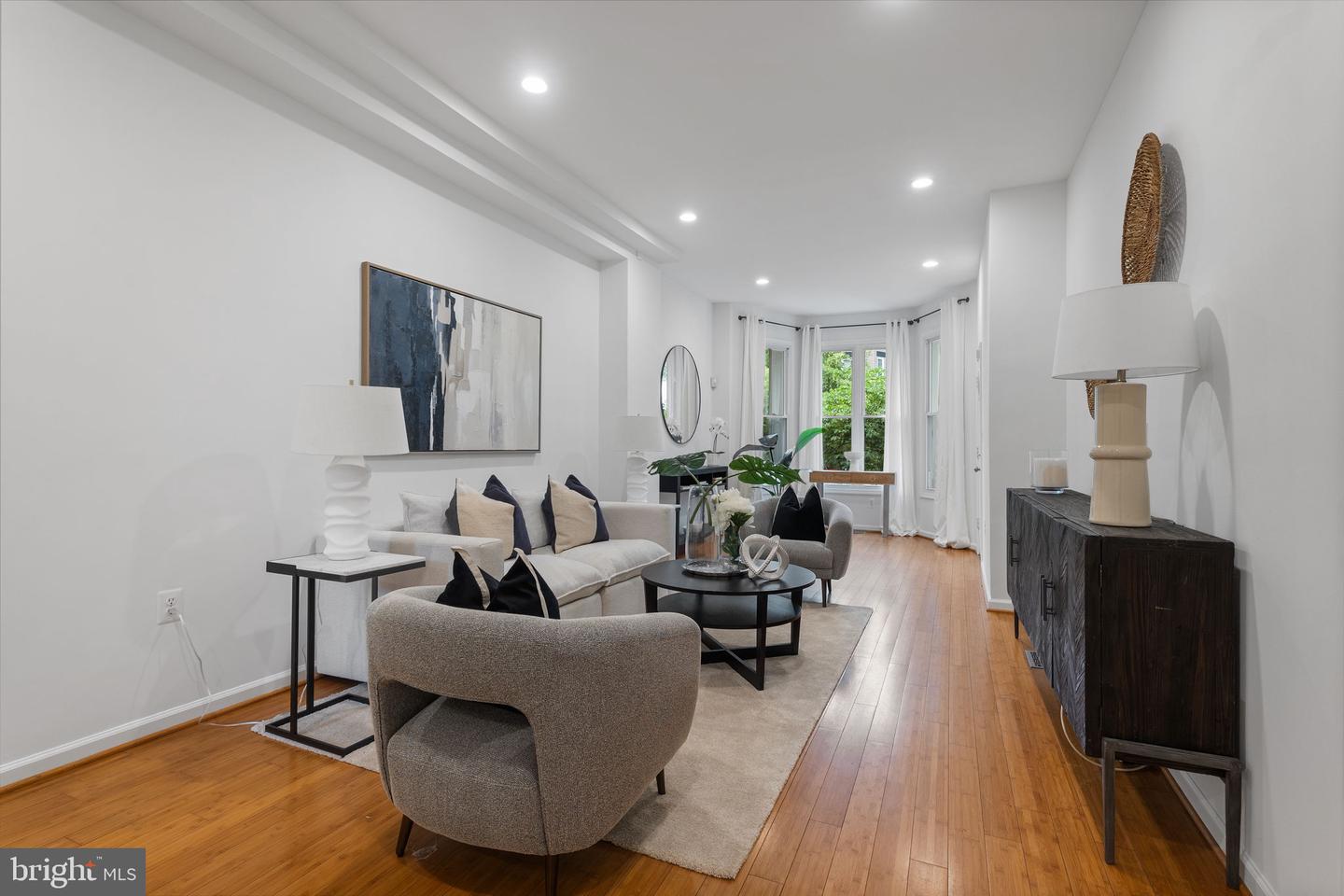13 R ST NE #1, WASHINGTON, District Of Columbia 20002, 2 Bedrooms Bedrooms, ,2 BathroomsBathrooms,Residential,For sale,13 R ST NE #1,DCDC2211920 MLS # DCDC2211920