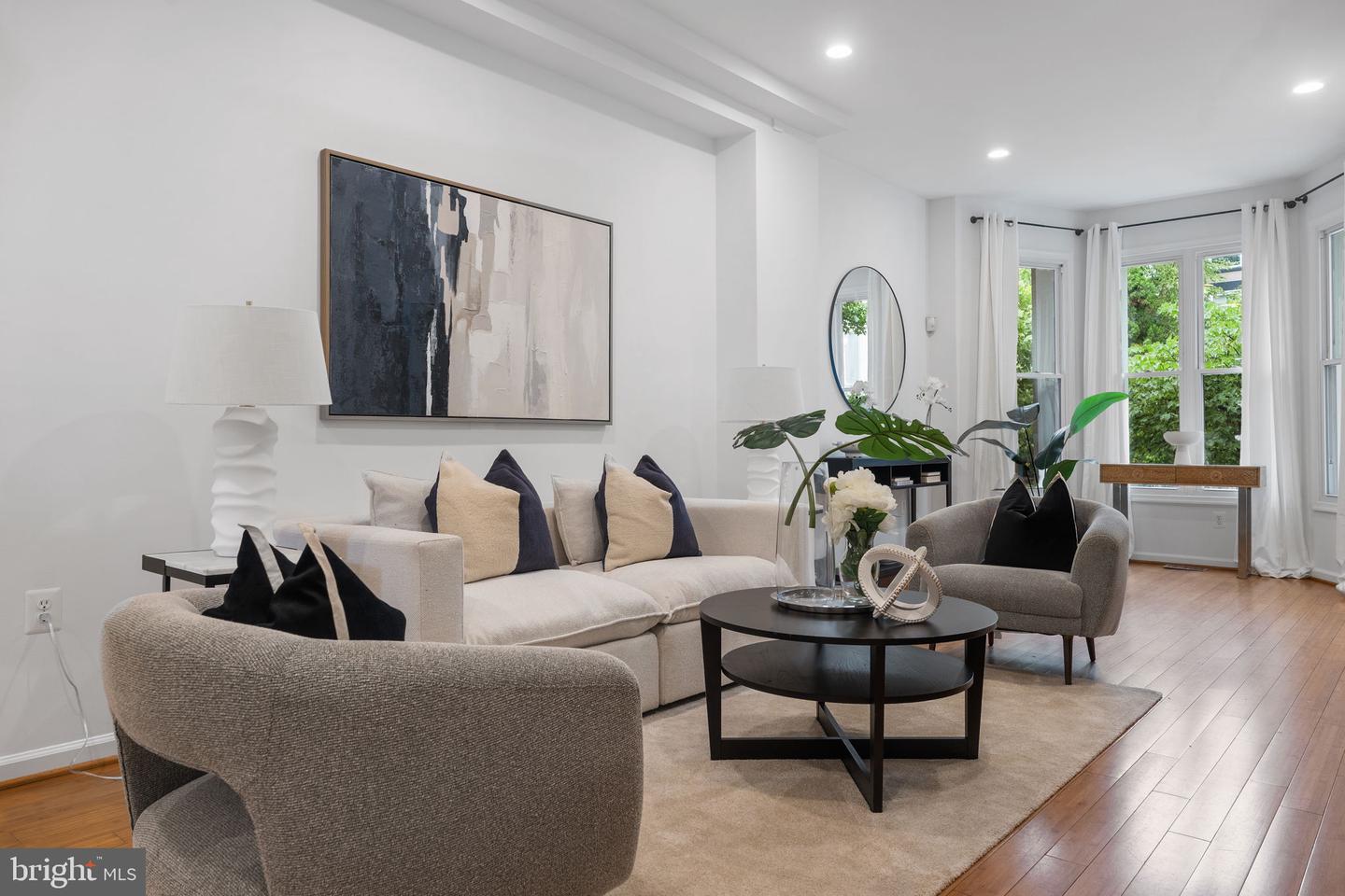 13 R ST NE #1, WASHINGTON, District Of Columbia 20002, 2 Bedrooms Bedrooms, ,2 BathroomsBathrooms,Residential,For sale,13 R ST NE #1,DCDC2211920 MLS # DCDC2211920