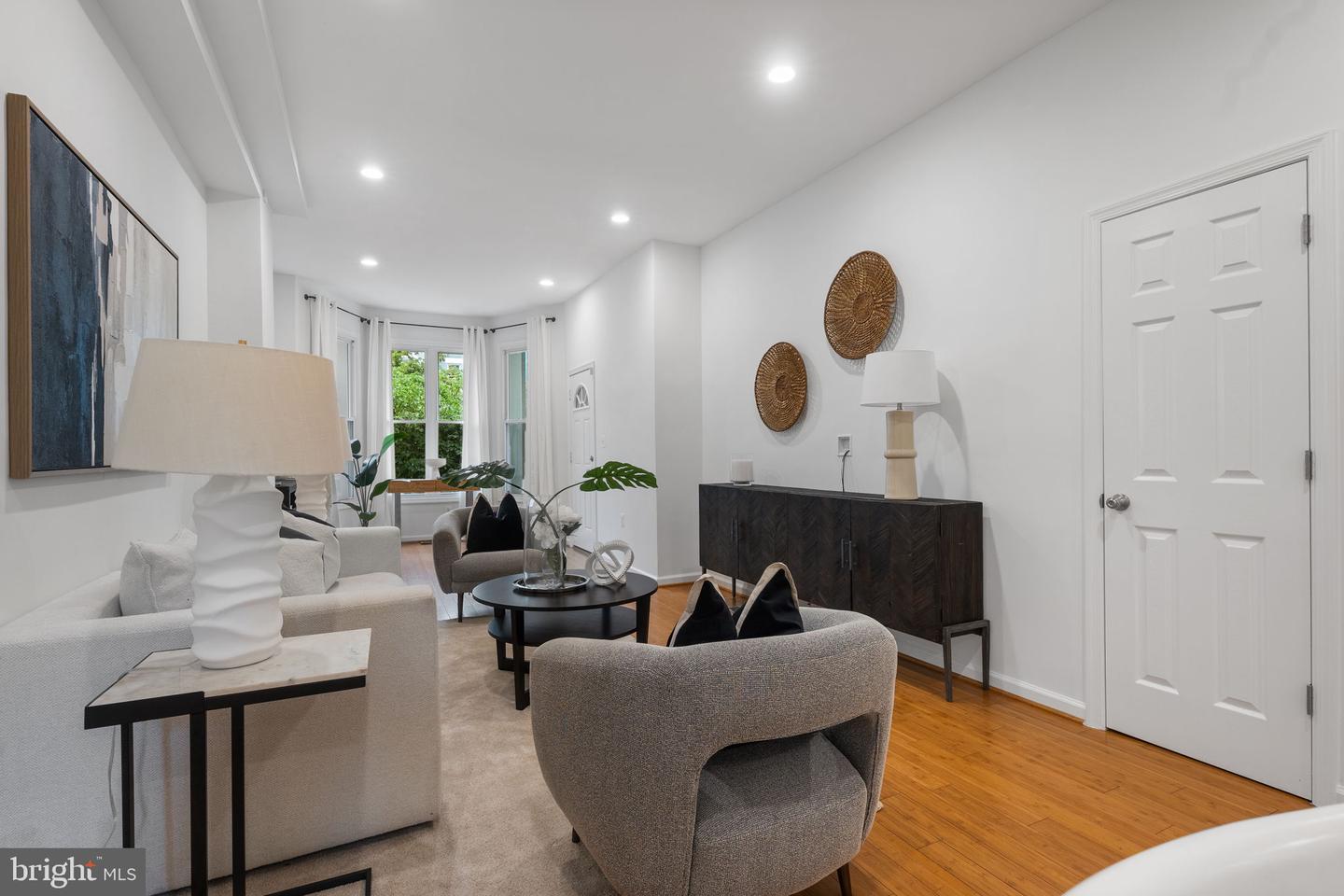 13 R ST NE #1, WASHINGTON, District Of Columbia 20002, 2 Bedrooms Bedrooms, ,2 BathroomsBathrooms,Residential,For sale,13 R ST NE #1,DCDC2211920 MLS # DCDC2211920