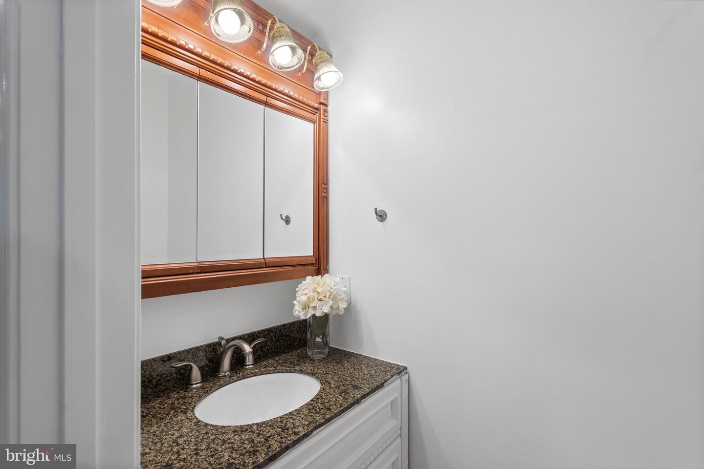 13 R ST NE #1, WASHINGTON, District Of Columbia 20002, 2 Bedrooms Bedrooms, ,2 BathroomsBathrooms,Residential,For sale,13 R ST NE #1,DCDC2211920 MLS # DCDC2211920